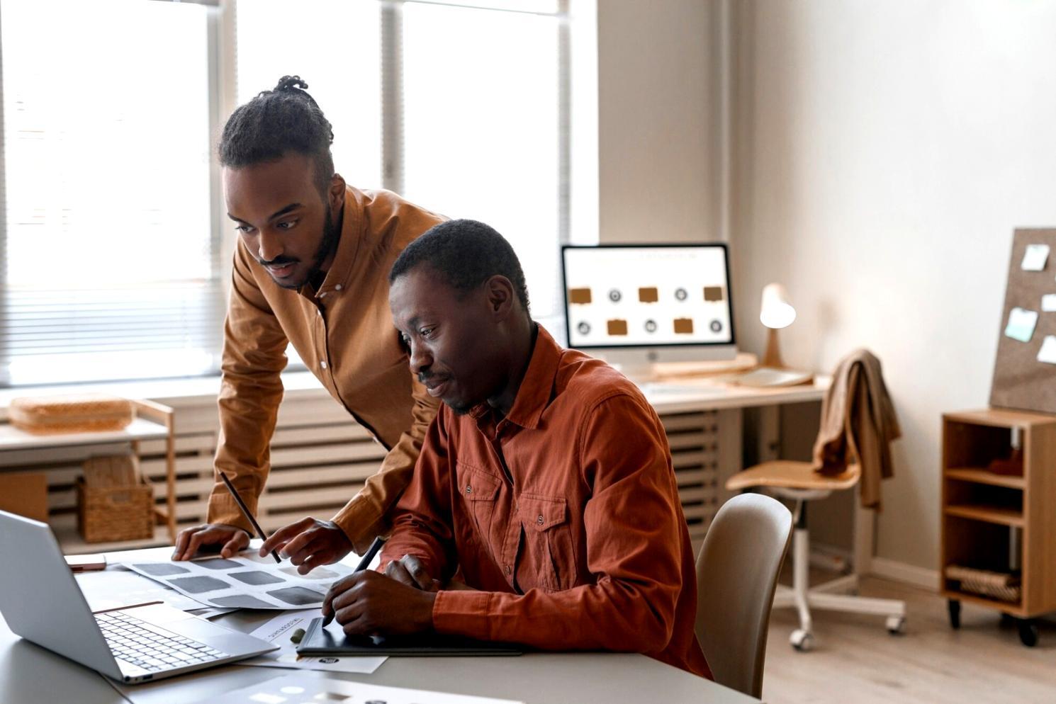Arbeitsplatz für effektives Fernlernen mit strukturierter Lernumgebung